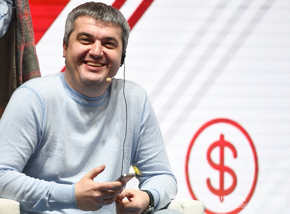 Вице-президент по продажам и маркетингу Esforce Holding Алексей Куприянов на панельной дискуссии Киберспорт и российское телевидение в рамках образовательной части фестиваля-показа Каннские львы в Москве Вице-президент по продажам и маркетингу Esforce Holding Алексей Куприянов на панельной дискуссии Киберспорт и российское телевидение в рамках образовательной части фестиваля-показа Каннские львы в Москве