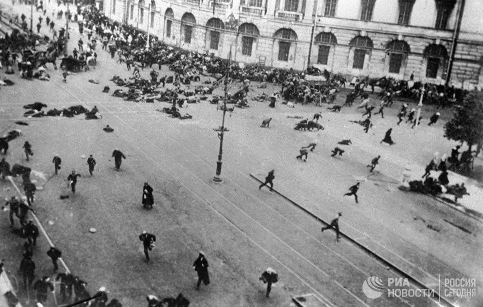 Расстрел войсками Временного правительства мирной демонстрации рабочих, солдат и матросов, проходившей под лозунгом Вся власть Советам. 1917 год