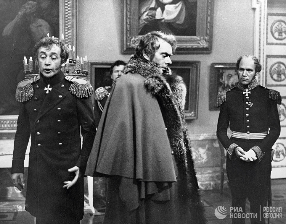 Алексей Баталов в роли Трубецкого и Василий Ливанов в роли Николая I в фильме Владимира Мотыля Звезда пленительного счастья Алексей Баталов в роли Трубецкого и Василий Ливанов в роли Николая I в фильме Владимира Мотыля Звезда пленительного счастья