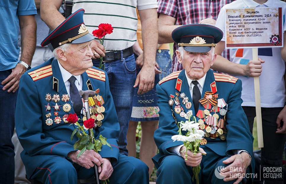 Во время торжественной церемонии перезахоронения останков 62 красноармейцев на мемориале воинской славы Вечность в Кишиневе Во время торжественной церемонии перезахоронения останков 62 красноармейцев на мемориале воинской славы Вечность в Кишиневе