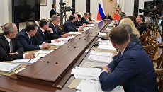 Президент РФ Владимир Путин с членами правительства РФ. Архивное фото Президент РФ Владимир Путин с членами правительства РФ. Архивное фото
