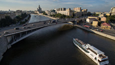 Большой Краснохолмский мост в Москве. Архивное фото Большой Краснохолмский мост в Москве. Архивное фото