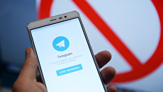 Мессенджер Telegram на экране телефона Мессенджер Telegram на экране телефона