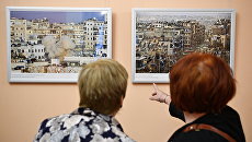 Посетители на открытии фотовыставки Война и… мiръ? в фойе Зимина Московского музыкального театра Геликон-опера Посетители на открытии фотовыставки Война и… мiръ? в фойе Зимина Московского музыкального театра Геликон-опера