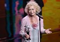 Актриса Светлана Немоляева, получившая спецприз жюри российской картине Рустама Хамдамова Мешок без дна, на церемонии закрытия 39-го ММКФ Актриса Светлана Немоляева, получившая спецприз жюри российской картине Рустама Хамдамова Мешок без дна, на церемонии закрытия 39-го ММКФ