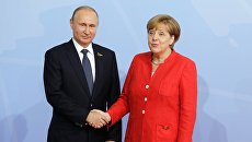 Президент РФ Владимир Путин и канцлер Германии Ангела Меркель принимают участие в саммите Группы двадцати в Гамбурге. 7 июля 2017 Президент РФ Владимир Путин и канцлер Германии Ангела Меркель принимают участие в саммите Группы двадцати в Гамбурге. 7 июля 2017