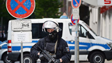Полицейский на акции протеста во время проведения саммита G20 в Гамбурге. Архивное фото Полицейский на акции протеста во время проведения саммита G20 в Гамбурге. Архивное фото
