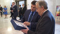 Главы МИД Украины Павел Климкин во время встречи с генсеком ООН Антонио Гутеррешем. 9 июля 2017 Главы МИД Украины Павел Климкин во время встречи с генсеком ООН Антонио Гутеррешем. 9 июля 2017