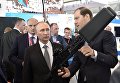Владимир Путин знакомится с экспозицией стенда Минпромторга РФ на 8-й Международной промышленной выставке Иннопром - 2017 Владимир Путин знакомится с экспозицией стенда Минпромторга РФ на 8-й Международной промышленной выставке Иннопром - 2017