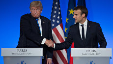 Президент США Дональд Трамп и президент Франции Эммануэль Макрон на совместной пресс-конференции в Париже. 13 июля 2017 Президент США Дональд Трамп и президент Франции Эммануэль Макрон на совместной пресс-конференции в Париже. 13 июля 2017