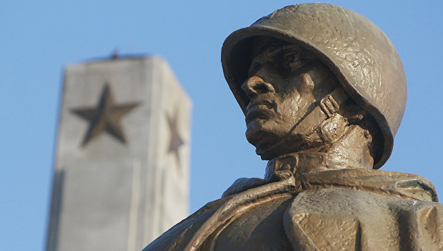 Памятник советским воинам в Варшаве, Польша. Архивное фото