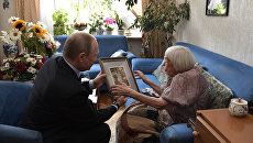 Владимир Путин поздравляет с 90-летием правозащитника Людмилу Алексееву. 20 июля 2017 Владимир Путин поздравляет с 90-летием правозащитника Людмилу Алексееву. 20 июля 2017