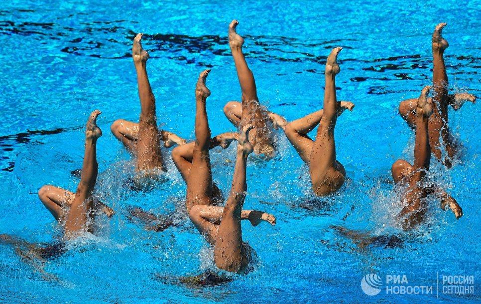 Спортсменки сборной России выступают с произвольной программой в финальных соревнованиях по синхронному плаванию среди групп на чемпионате мира FINA 2017 Спортсменки сборной России выступают с произвольной программой в финальных соревнованиях по синхронному плаванию среди групп на чемпионате мира FINA 2017
