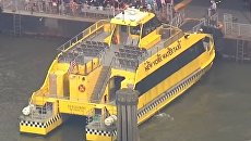В Нью-Йорке водное такси врезалось в причал. Скриншот видео В Нью-Йорке водное такси врезалось в причал. Скриншот видео