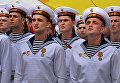 Военные моряки гвардейского ракетного крейсера Варяг во время парада кораблей, посвященного Дню Военно-морского флота России, во Владивостоке. 30 июля 2017 Военные моряки гвардейского ракетного крейсера Варяг во время парада кораблей, посвященного Дню Военно-морского флота России, во Владивостоке. 30 июля 2017