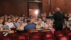 Традиционный сбор труппы Московского драматического театра на Малой Бронной. Архивное фото Традиционный сбор труппы Московского драматического театра на Малой Бронной. Архивное фото