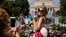 Посетители фестиваля Московское лето. Цветочный джем в Москве. Архивное фото Посетители фестиваля Московское лето. Цветочный джем в Москве. Архивное фото