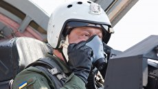 Петр Порошенко в кабине истребителе МиГ-29 перед полетом. 5 августа 2017 Петр Порошенко в кабине истребителе МиГ-29 перед полетом. 5 августа 2017
