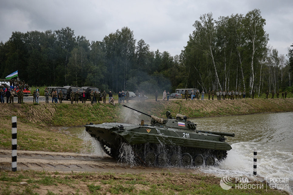 Военнослужащие вооруженных сил России во время пятого этапа Выход разведывательного соединения в район сбора после выполнения задачи на международном конкурсе Отличники войсковой разведки Международных армейских игр Военнослужащие вооруженных сил России во время пятого этапа Выход разведывательного соединения в район сбора после выполнения задачи на международном конкурсе Отличники войсковой разведки Международных армейских игр