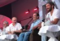 Президент РФ Владимир Путин и и председатель правительства РФ Дмитрий Медведев во время посещения ежегодного международного турнира по боевому самбо Плотформа S-70 в Сочи Президент РФ Владимир Путин и и председатель правительства РФ Дмитрий Медведев во время посещения ежегодного международного турнира по боевому самбо Плотформа S-70 в Сочи