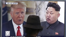 Президент США Дональд Трамп и лидер Северной Кореи Ким Чен Ын на экране телевизора. Архивное фото Президент США Дональд Трамп и лидер Северной Кореи Ким Чен Ын на экране телевизора. Архивное фото