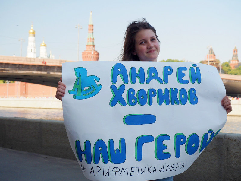 Когда на полумарафоне бегут тысячи людей, увидеть, что кто-то болеет лично за тебя – бесценно! Особенно когда волонтер с плакатом с твоим именем стоит на небольшом участке тени, которой было так мало в этот день. Когда на полумарафоне бегут тысячи людей, увидеть, что кто-то болеет лично за тебя – бесценно! Особенно когда волонтер с плакатом с твоим именем стоит на небольшом участке тени, которой было так мало в этот день.