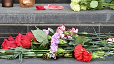 Цветы у здания посольства Испании в Москве в память о жертвах теракта в Барселоне. 18 августа 2017 Цветы у здания посольства Испании в Москве в память о жертвах теракта в Барселоне. 18 августа 2017