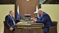 Владимир Путин и временно исполняющий обязанности Томской области Сергей Жвачкин во время встречи. 21 августа 2017 Владимир Путин и временно исполняющий обязанности Томской области Сергей Жвачкин во время встречи. 21 августа 2017