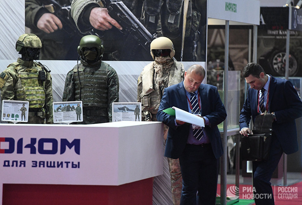Образцы бронекостюмов для военнослужащих на международном военно-техническом форуме Армия-2017 в Московской области Образцы бронекостюмов для военнослужащих на международном военно-техническом форуме Армия-2017 в Московской области