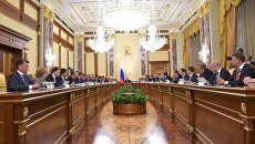 Дмитрий Медведев проводит совещание с членами кабинета министров РФ в Доме правительства РФ Дмитрий Медведев проводит совещание с членами кабинета министров РФ в Доме правительства РФ