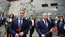 Глава Республики Северная Осетия - Алания Вячеслав Битаров на траурных мероприятиях 1-го сентября в Беслане Глава Республики Северная Осетия - Алания Вячеслав Битаров на траурных мероприятиях 1-го сентября в Беслане