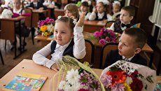 Ученики гимназии №26 города Омска в классе после торжественной линейки посвященной Дню знаний Ученики гимназии №26 города Омска в классе после торжественной линейки посвященной Дню знаний