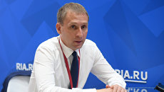 Губернатор Амурской области Александр Козлов во время интервью у стенда Международного мультимедийного пресс-центра МИА Россия сегодня во Владивостоке Губернатор Амурской области Александр Козлов во время интервью у стенда Международного мультимедийного пресс-центра МИА Россия сегодня во Владивостоке