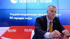 Президент Совета по отношениям США-Россия и исполнительный директор российско-американского Тихоокеанского партнерства Дерек Норберг во время интервью у стенда МИА Россия сегодня на Восточном экономическом форуме. 7 сентября 2017 Президент Совета по отношениям США-Россия и исполнительный директор российско-американского Тихоокеанского партнерства Дерек Норберг во время интервью у стенда МИА Россия сегодня на Восточном экономическом форуме. 7 сентября 2017