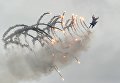 Многоцелевые истребители Су-30СМ во время авиационно-спортивного праздника в Ростове-на-Дону, посвященного 75-летию образования 4-й армии ВВС и ПВО Многоцелевые истребители Су-30СМ во время авиационно-спортивного праздника в Ростове-на-Дону, посвященного 75-летию образования 4-й армии ВВС и ПВО