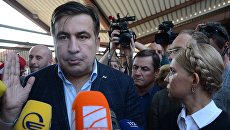Михаил Саакашвили и Юлия Тимошенко на железнодорожном вокзале в польском Пшемышле. 10 сентября 2017 Михаил Саакашвили и Юлия Тимошенко на железнодорожном вокзале в польском Пшемышле. 10 сентября 2017