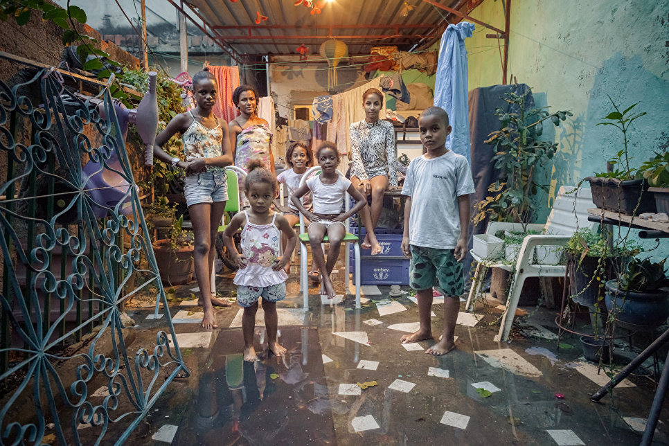 Работа фотографа из Италии Antonello Veneri Suburban Interiors в категории Портрет, вошедшая в шорт-лист Felix Schoeller Photo Award 2017 Работа фотографа из Италии Antonello Veneri Suburban Interiors в категории Портрет, вошедшая в шорт-лист Felix Schoeller Photo Award 2017