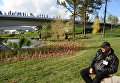 Охранник в природно-ландшафтном парке Зарядье в Москве Охранник в природно-ландшафтном парке Зарядье в Москве