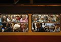 Пассажиры трамвая в Киеве, Украина Пассажиры трамвая в Киеве, Украина