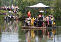 Участники VI Елисаветинского крестногой хода во время переправы через Москву-реку из села Ильинское в село Усово Участники VI Елисаветинского крестногой хода во время переправы через Москву-реку из села Ильинское в село Усово