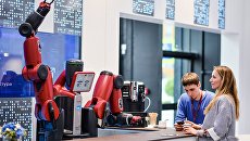 Робот Baxter на стенде в Экспофоруме. Архивное фото Робот Baxter на стенде в Экспофоруме. Архивное фото
