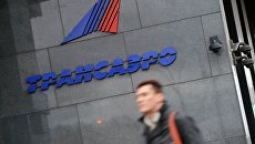 Логотип авиакомпании Трансаэро на здании в Москве. архивное фтото Логотип авиакомпании Трансаэро на здании в Москве. архивное фтото