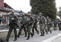 Солдаты украинской армии патрулируют улицу в городе Калиновка. 27 сентября 2017 Солдаты украинской армии патрулируют улицу в городе Калиновка. 27 сентября 2017