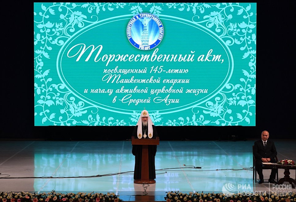 Патриарх Московский и Всея Руси Кирилл выступает во время торжественного акта, посвященного 145-летию Ташкентской епархии во дворце Туркистон в Ташкенте Патриарх Московский и Всея Руси Кирилл выступает во время торжественного акта, посвященного 145-летию Ташкентской епархии во дворце Туркистон в Ташкенте