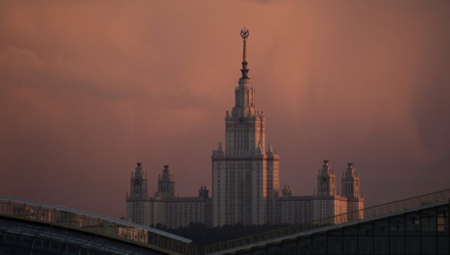 Здание МГУ. Архивное фото