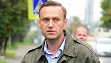 Алексей Навальный у здания Симоновского районного суда Москвы. 2 октября 2017 Алексей Навальный у здания Симоновского районного суда Москвы. 2 октября 2017