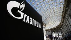 Стенд с логотипом компании Газпром. Архивное фото Стенд с логотипом компании Газпром. Архивное фото