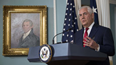 Государственный секретарь США Рекс Тиллерсон делает заявление в СМИ в Государственном департаменте в Вашингтоне, США. 4 октября 2017 Государственный секретарь США Рекс Тиллерсон делает заявление в СМИ в Государственном департаменте в Вашингтоне, США. 4 октября 2017