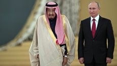 Владимир Путин и король Саудовской Аравии Сальман Бен Абдель Азиз Аль Сауд во время встречи. 5 октября 2017 Владимир Путин и король Саудовской Аравии Сальман Бен Абдель Азиз Аль Сауд во время встречи. 5 октября 2017