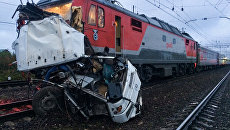 Фрагмент пассажирского автобуса, столкнувшегося c поездом на железнодорожном переезде во Владимирской области. 6 октября 2017 Фрагмент пассажирского автобуса, столкнувшегося c поездом на железнодорожном переезде во Владимирской области. 6 октября 2017